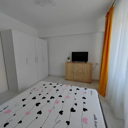 Apartament Mihail דירה מנגליה